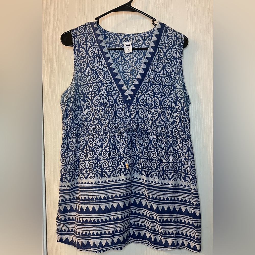 🛍️GAP Medium Blue and White Patterned Relaxed Women's Top